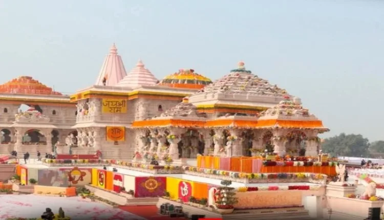 Ayodhya: अयोध्या में आस्था अडिग, रामलला के दर्शन को दूर-दूर से आ रहे श्रद्धालु