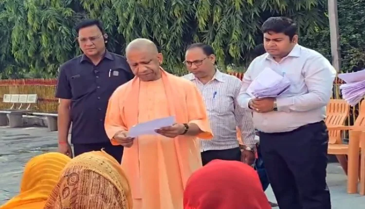 ‘हर जरूरतमंद को मिलेगा इलाज और घर’, सीएम योगी ने जनता दर्शन में सुनीं समस्याएं