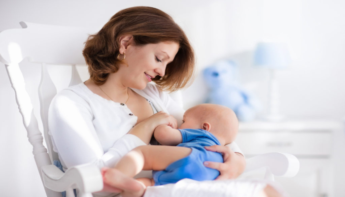 Breastfeeding Affect : बच्चों के लेफ्टी या राइटी होने का स्तनपान से संबंध