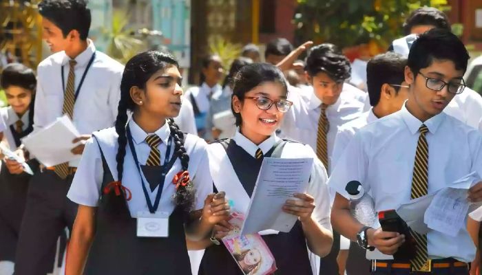 HP Board 10th Result 2026: हिमाचल बोर्ड 10वीं में कांगड़ा की अनमोल ने 699 अंकों के साथ किया टॉप, देखें टॉपर्स की लिस्ट