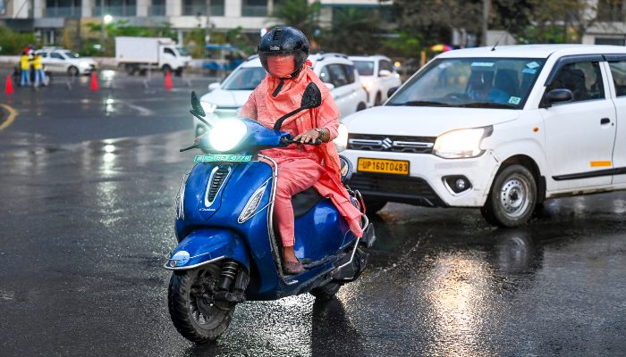Weather Update: सुबह-सुबह झमाझम बारिश से गिरा तापमान, सीएम योगी ने की ये अपील