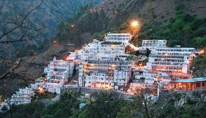 Vaishno Devi Yatra: खराब मौसम के के चलते माता वैष्णो देवी की यात्रा 7 अक्टूबर तक स्थगित