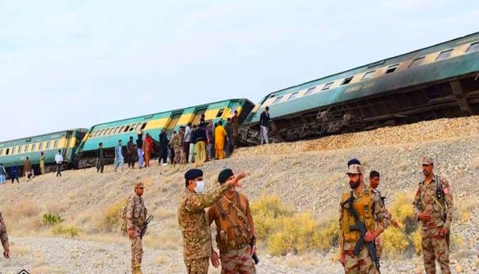 Pakistan Bomb Blast: पाकिस्तान के जैकोबाबाद में जोरादर धमाका, जाफर एक्सप्रेस के 6 डिब्बे पटरी से उतरे