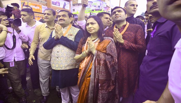 Jagannath Rath Yatra 2025: परिवार के साथ भगवान जगन्नाथ रथ यात्रा में शामिल गौतम अडानी, शुरू की 'प्रसाद सेवा'