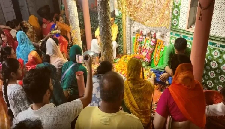 Sheetala Ashtami: शीतला अष्टमी पर मां कल्याणी देवी मंदिर में उमड़ी भीड़, श्रद्धालुओं ने की विशेष पूजा