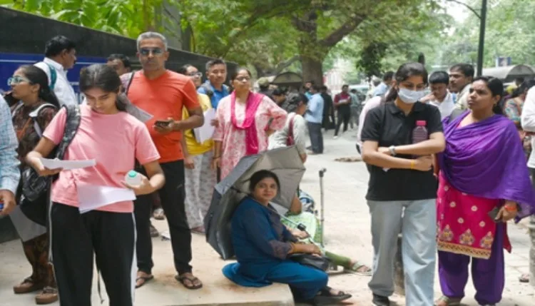 NEET UG 2026: दिल्ली में अभिभावकों के लिए बनाए जाएंगे कूलिंग जोन, केंद्रों के बाहर मिलेंगे शीतल पेय, सीएम ने दिए आदेश