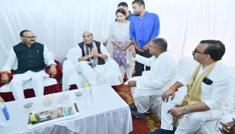 राजनाथ सिंह ने लखनऊ में शोकाकुल परिवारों से मिलकर जताई संवेदना