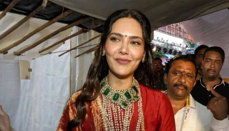 मुंबईः दही हांडी उत्सव में पहुंचे फिल्मी सितारे