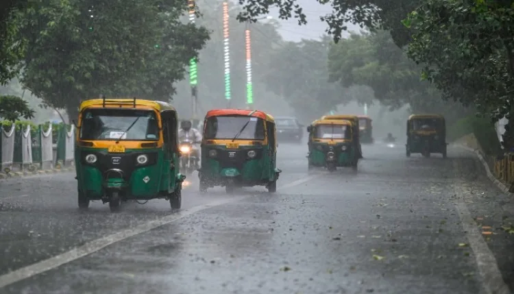 दिल्ली-एनसीआर में बदला मौसम, आज गरज के साथ बारिश की संभावना