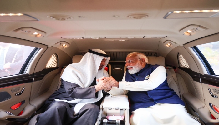 भारत आए UAE राष्ट्रपति शेख मोहम्मद बिन जायद, पीएम मोदी ने एयरपोर्ट पहुंचकर गर्मजोशी से किया स्वागत, बोले- “अपने भाई को लेने आया हूं”