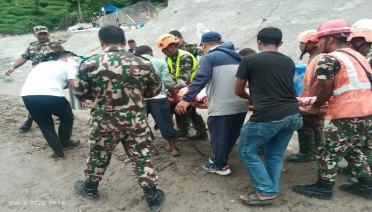 नेपाली सुरंग से 9 दिन बाद निकाले दो लोग, अंदर से आ रही थी आवाज