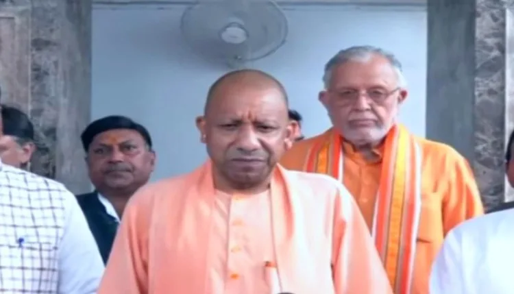 हंगामे के कारण सत्र स्थगित, सीएम योगी बोले-सपा का आचरण जनविरोधी