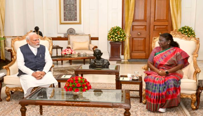 Droupadi Murmu Birthday: राष्ट्रपति द्रौपदी मुर्मू के जन्मदिन पर PM मोदी और खरगे समेत नेताओं ने दी बधाई