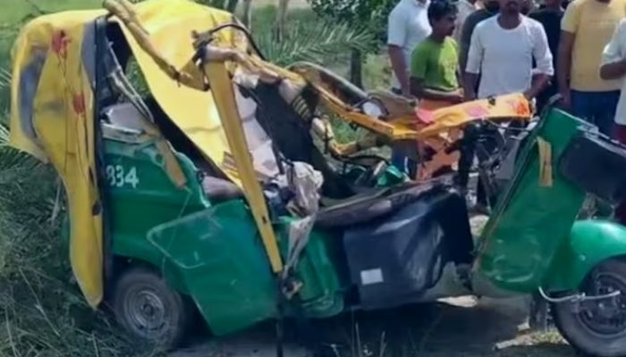 Bengal Road Accident: बंगाल में लॉरी ने ऑटो रिक्शा को मारी टक्कर, दो महिलाओं समेत 5 की मौत