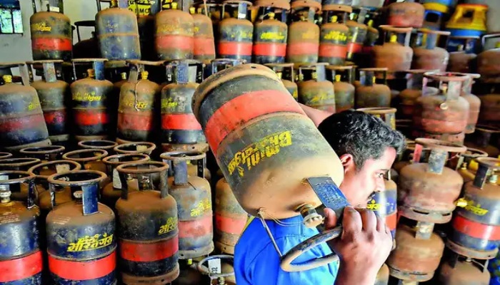 मुंबई में गैस संकट से 20 फीसदी होटल-रेस्टोरेंट बंद, आहार ने पेट्रोलियम मंत्री से की आपूर्ति सुचारू रखने की मांग