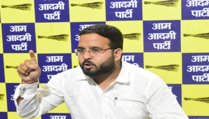 APP Attack on Law and Order : उत्तर प्रदेश में 24 घंटे में 14 हत्याएं, यूपी की कानून व्यवस्था पर आप ने उठाए सवाल