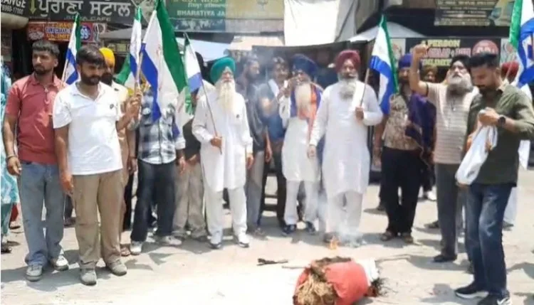भारत-अमेरिका ट्रेड डील के विरोध में उतरे किसान, पंजाब के 21 जिलों में प्रदर्शन, फूंके पुतले