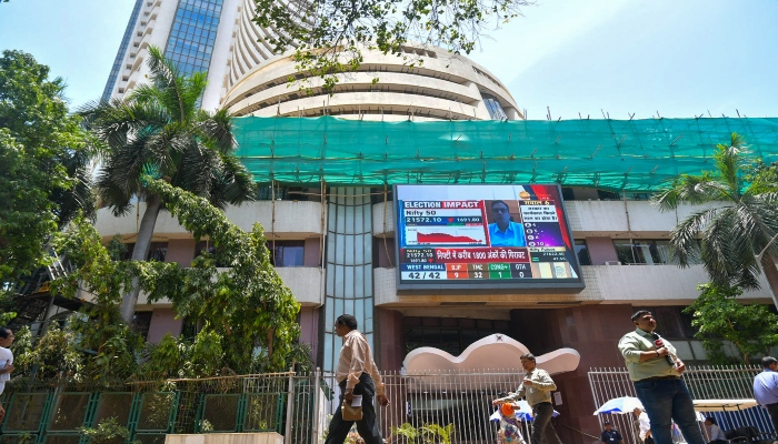 लाल निशान में कारोबार कर रहे भारतीय, बैंकिंग शेयरों में बिकवाली का जोर