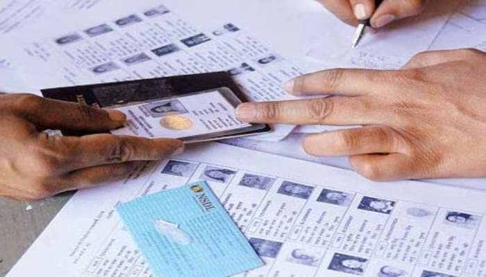 Secret of Voter list Verification: बिहार में वोटर लिस्ट सत्यापन की असल वजह, जनसंख्या से अधिक आधार कार्ड