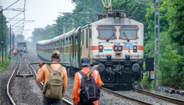 Railway Group D Exam : रेलवे की सबसे बड़ी भर्ती परीक्षा 2025 आरआरबी ग्रुप डी के लिए तैयारी के स्मार्ट टिप्स