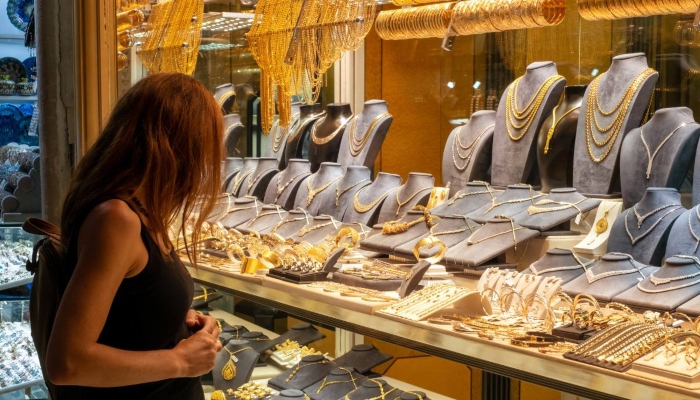 अमेरिका-वेनेजुएला तनाव से सोने-चांदी में रिकॉर्ड तेजी, सुरक्षित निवेश की मांग बढ़ी