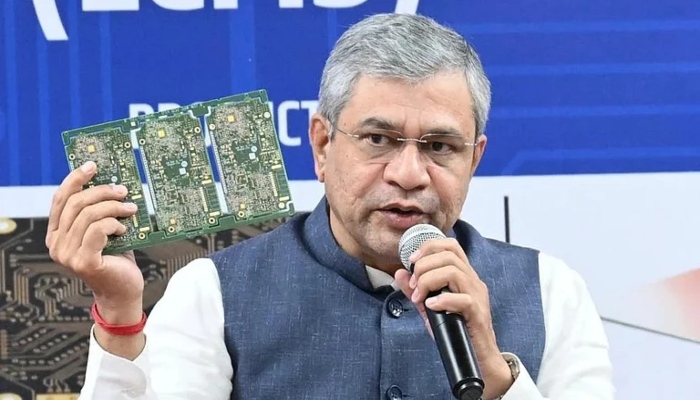 Mbile Manufacturing में भारत की बड़ी छलांग: ‘Make in India’ और 'PLI' योजनाओं से बदली तस्वीर, 10 साल में 127 गुना बढ़ा फोन निर्यात