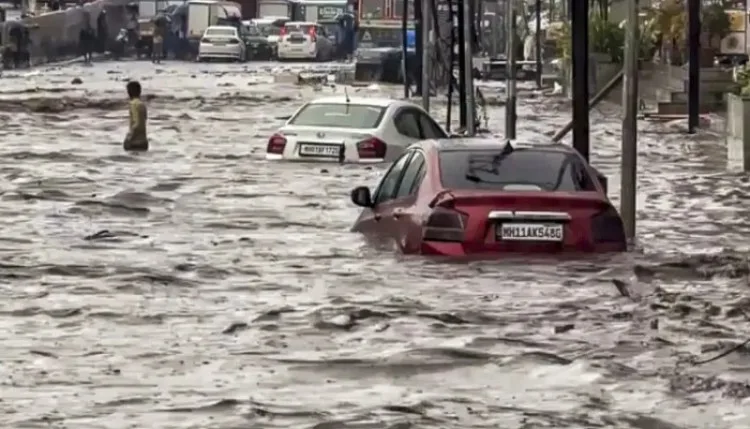 Mumbai  Monsoon: मुंबई में बारिश बनी आफत, तीन दिनों में 5 मौतें, जलभराव, करंट और खुले मैनहोल ने ली जान