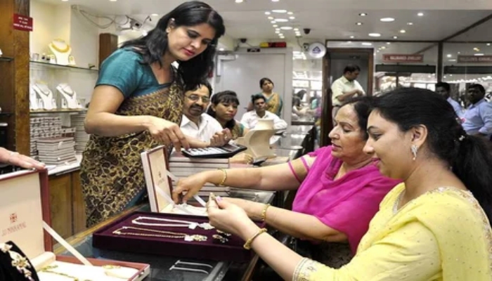 Gold and Silver Prices Jumped: सर्राफा बाजार में सोने और चांदी की कीमतों में जोरदार इजाफा
