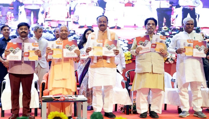 निवेश मित्र 3.0 का आगाज: सीएम योगी ने निवेशकों को बांटे 2,781 करोड़, यूपी बनेगा देश का 'इकोनॉमिक हब'