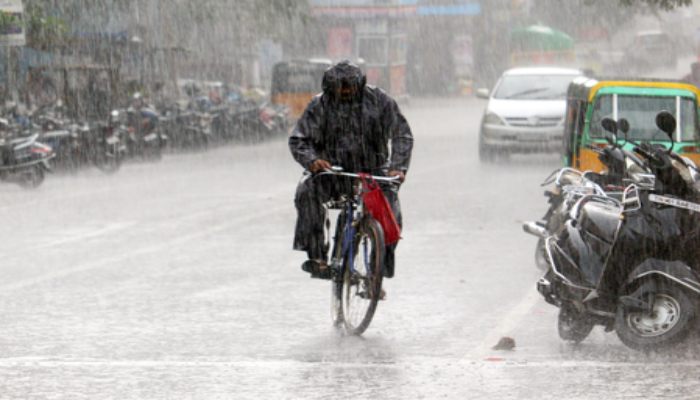 Weather Update: अभी जारी रहेगा बारिश का दौर, इन जिलों में गरजेंगे बादल, मौसम विभाग ने दी चेतावनी