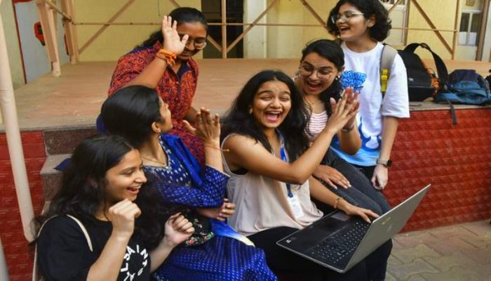 DHSE Kerala Board 12th Result 2026 : केरल प्लस टू (12वीं) का रिजल्ट घोषित, 77.97% छात्र पास