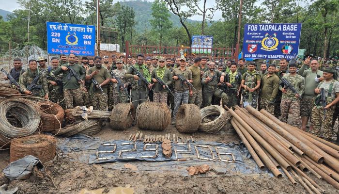 Bijapur Naxal Encounter: छत्तीसगढ़ में नक्सलियों की बड़ी साजिश नाकाम, भारी मात्रा विस्फोटक बरामद