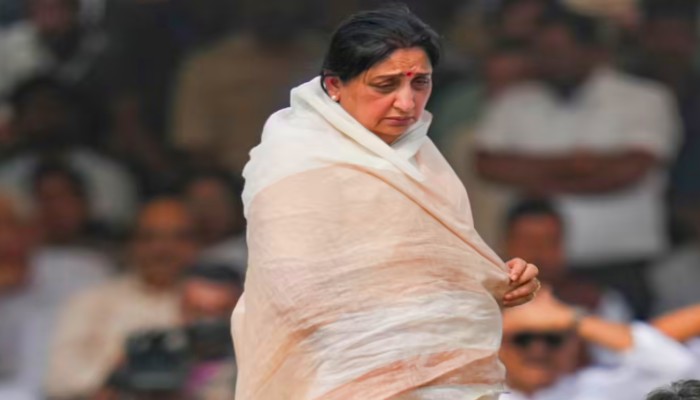 Sunetra Pawar: महाराष्ट्र की पहली महिला डिप्टी सीएम बनी सुनेत्रा पवार, शपथ ग्रहण में नहीं पहुंचे शरद पवार