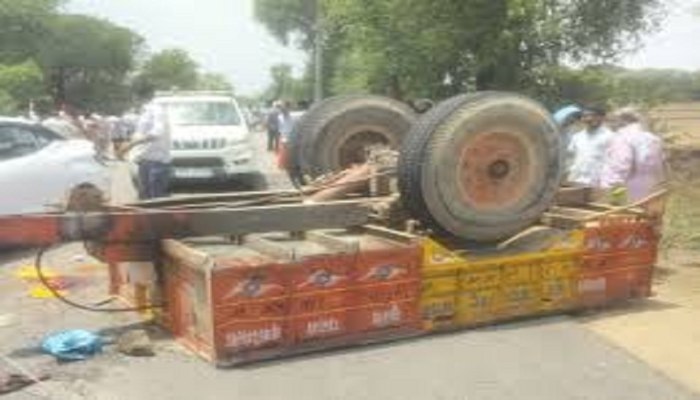 Bhind Accident: श्रद्धालुओं से भरी ट्रैक्टर-ट्राॅली पलटी, बुजुर्ग महिला की मौत, 17 घायल