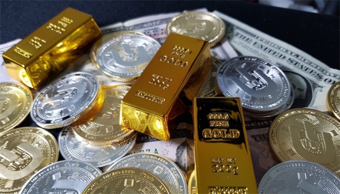 Gold and Silver prices down: गोल्ड और सिल्वर की कीमतों में जोरदार गिरावट, खरीदारों में खुशी की लहर