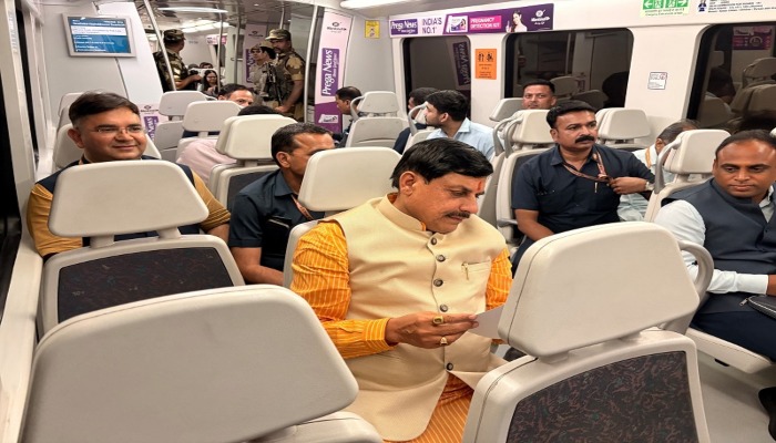 PM की अपील का असरः सीएम मोहन यादव ने किया मेट्रो का सफर, सार्वजनिक परिवहन अपनाने का संदेश