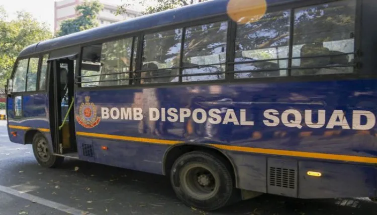दिल्ली के स्कूलों को बम से उड़ाने की धमकी, जांच जारी