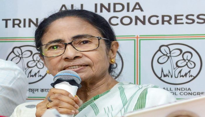 ममता बनर्जी को चुनाव आयोग से लगा बड़ा झटका, आरोपों को आयोग ने नकारा