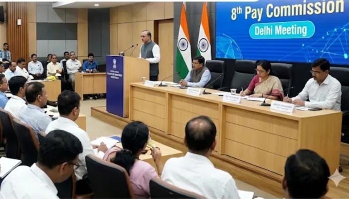 8th Pay Commission: सरकारी कर्मचारियों की लगी लॉटरी! 5 फिटमेंट फैक्टर वाले नए फॉर्मूले से सैलरी में 400% से ज्यादा का ऐतिहासिक उछाल संभव, रेलवे यूनियन का बड़ा धमाका