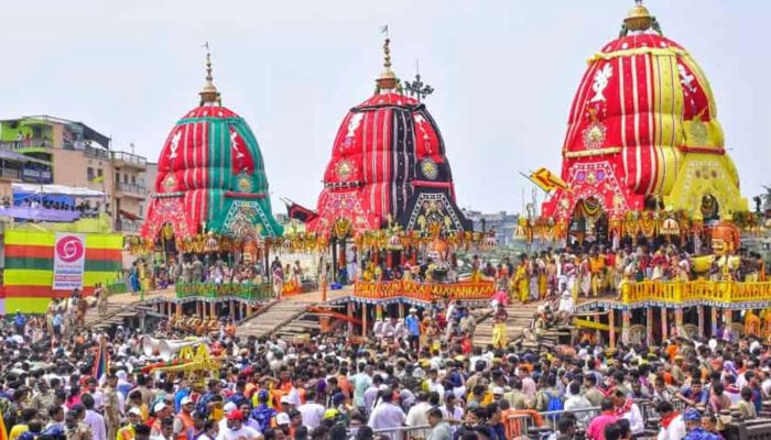 Rath Yatra 2025: बहन सुभद्रा और बलभद्र संग नगर भ्रमण को निकलेंगे भगवान जगन्नाथ, जानें यात्रा में क्यों निकलते हैं तीन रथ